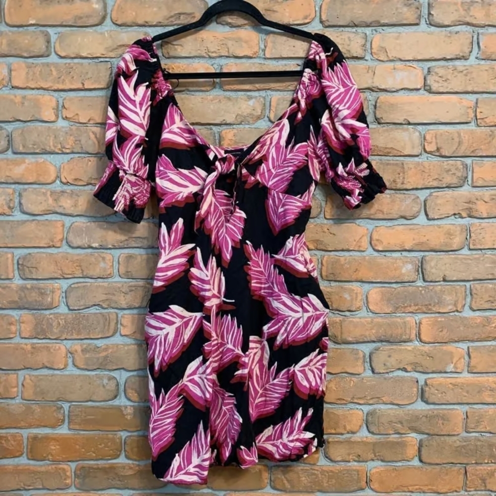 Elegant Pink Leaf Print Dress
